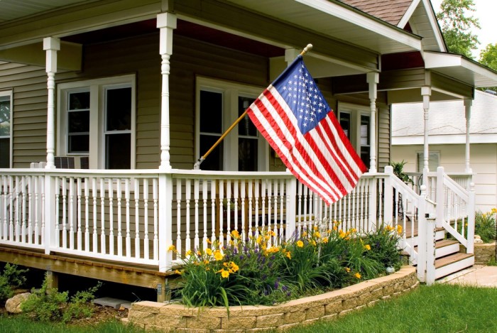 how to hang the american flag on a house