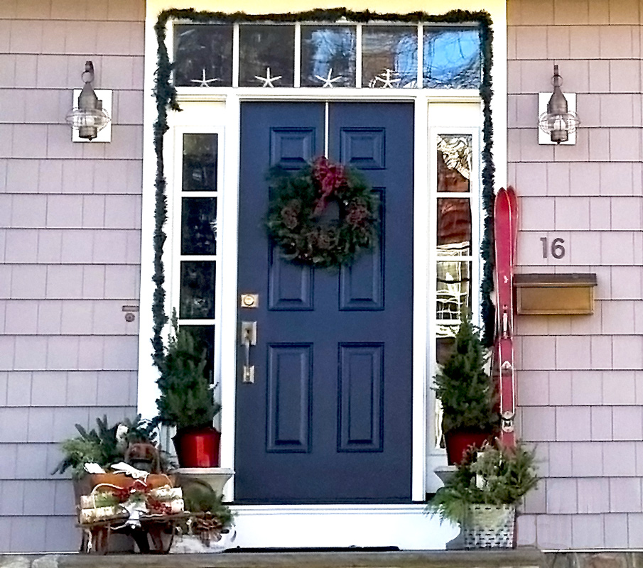 beautiful-door-holiday-wreath