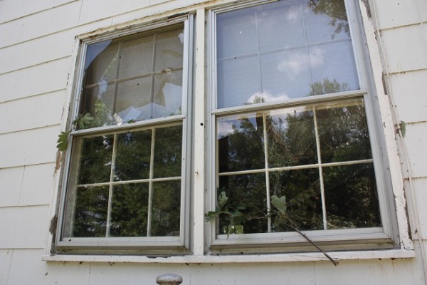 Example of windows that need to be replaced