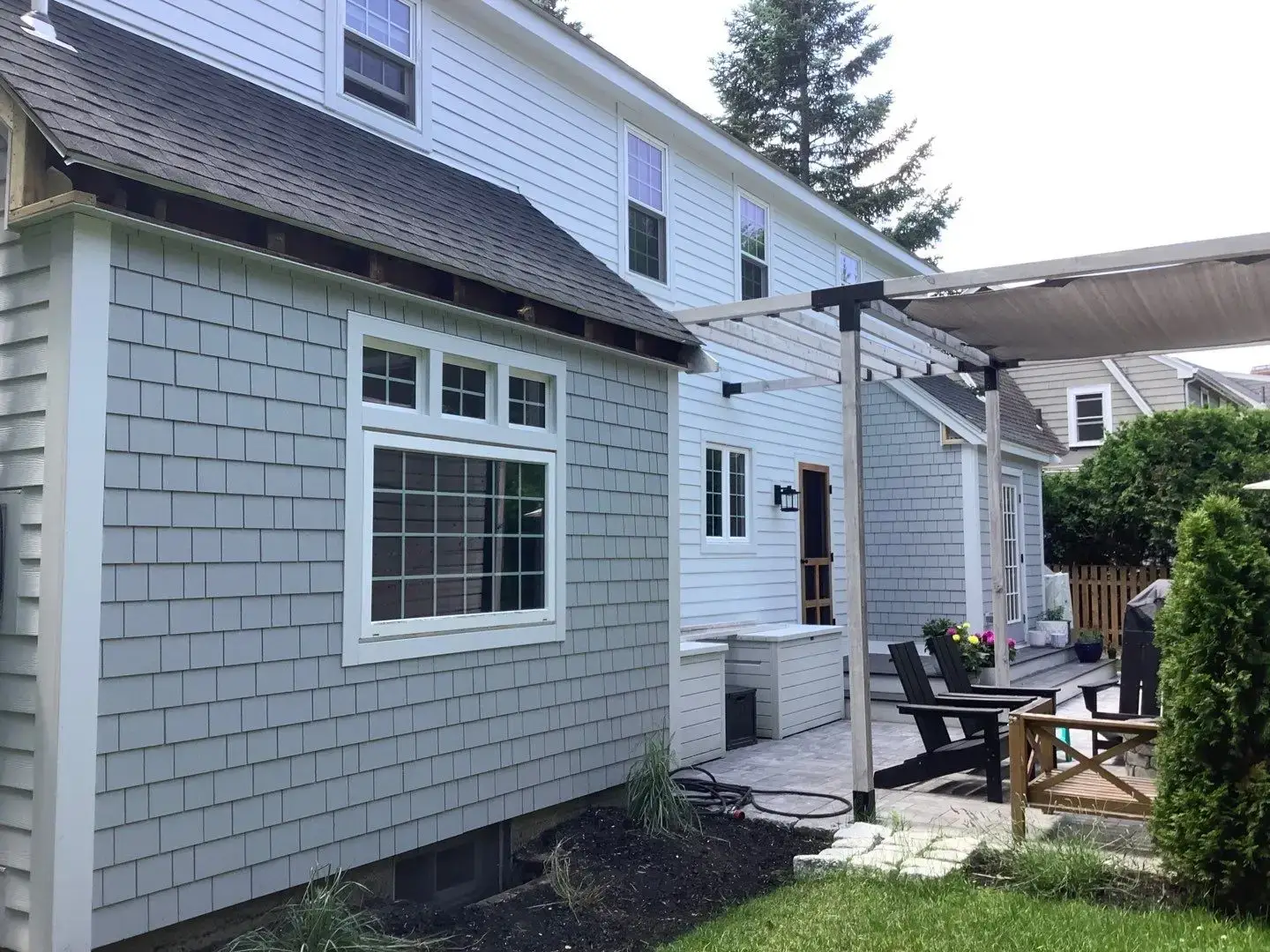 close-up texture of james hardie siding colors in shingle siding profile on coastal home