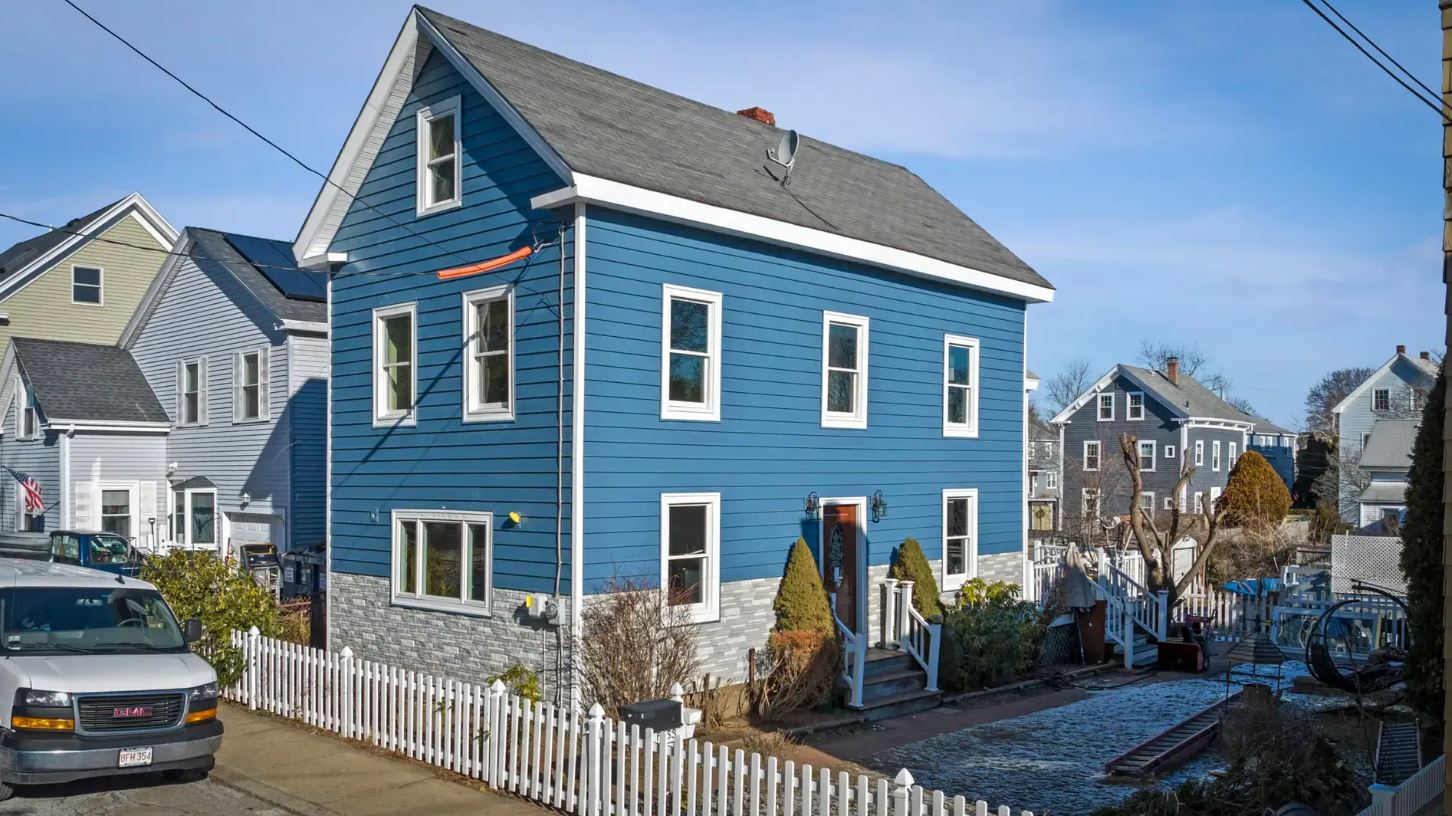 Blue Siding Contractors Installation North Reading, MA​