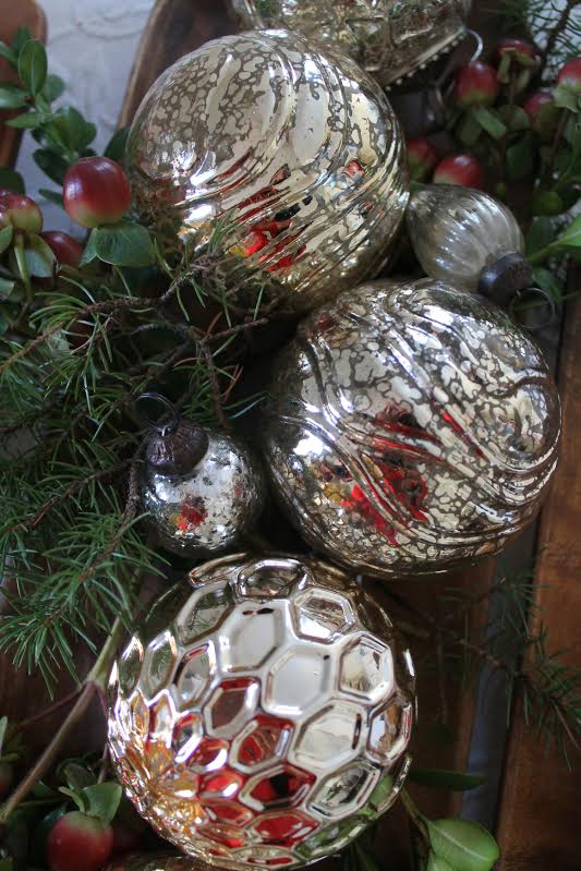 ornamentstablecenterpiece