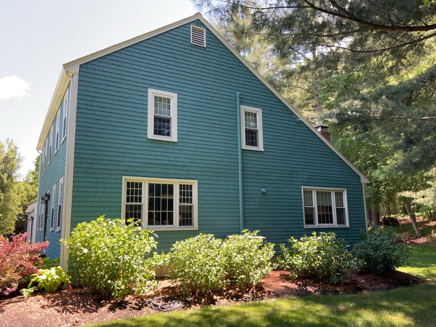 Energy Star 7.0 certified replacement windows in Pembroke MA ranch-style house. window contractors near me, energy efficient windows, window installation, window replacement, window contractors.
