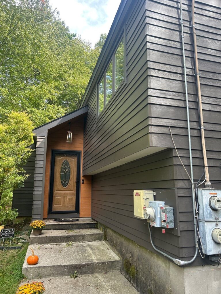 Professional James Hardie siding installation completed on Derry NH, Southern NH, Rockingham County home by Coastal Windows & Exteriors