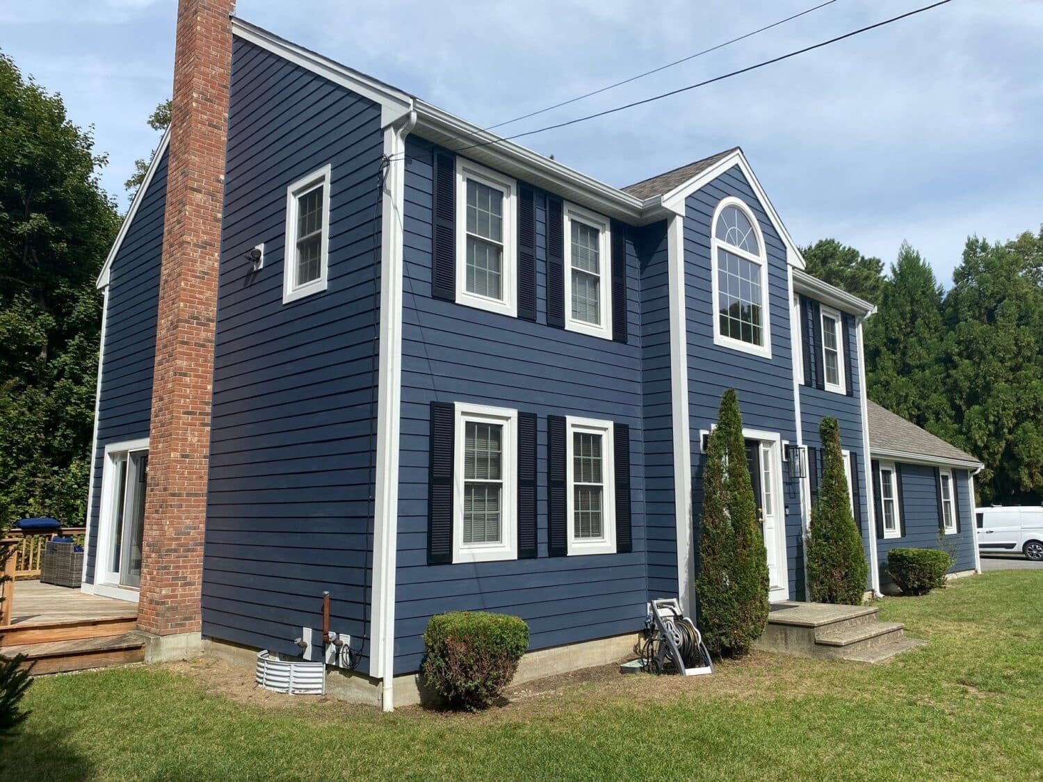 James Hardie siding replacement in Babson Park MA repaired rotted siding and refreshed the home’s exterior.