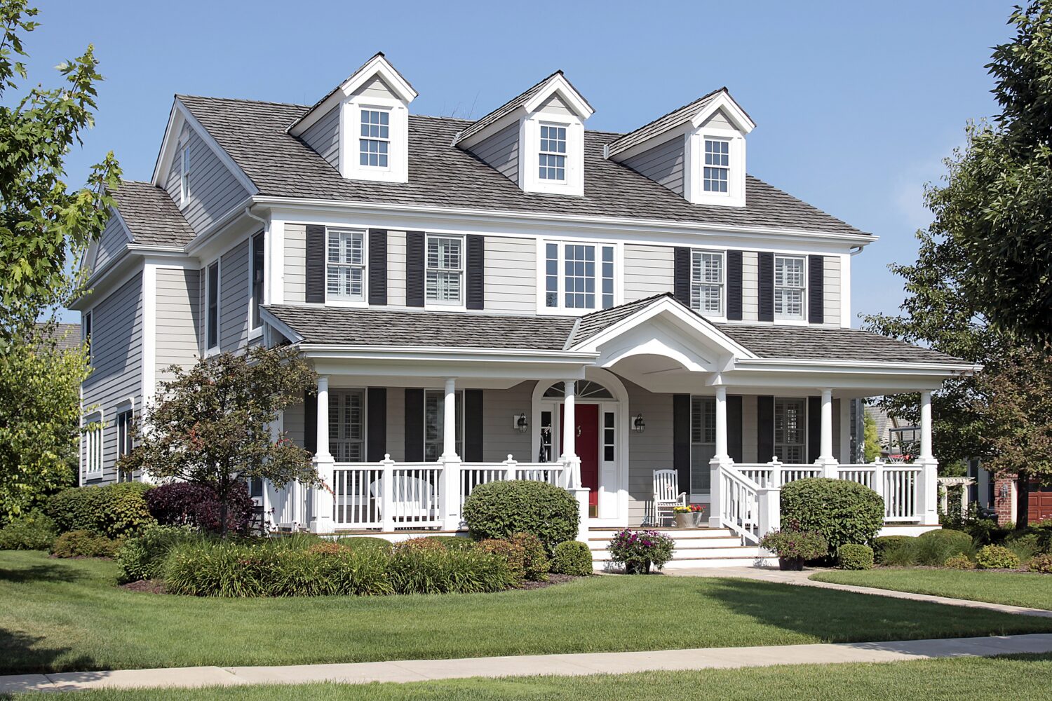 This elegant home features a durable architectural shingle roof built to withstand New England weather while complementing the home's classic exterior. Coastal Windows & Exteriors is a reliable choice for roofing contractors in Center Tuftonboro NH, delivering expert roof installations with exceptional craftsmanship.