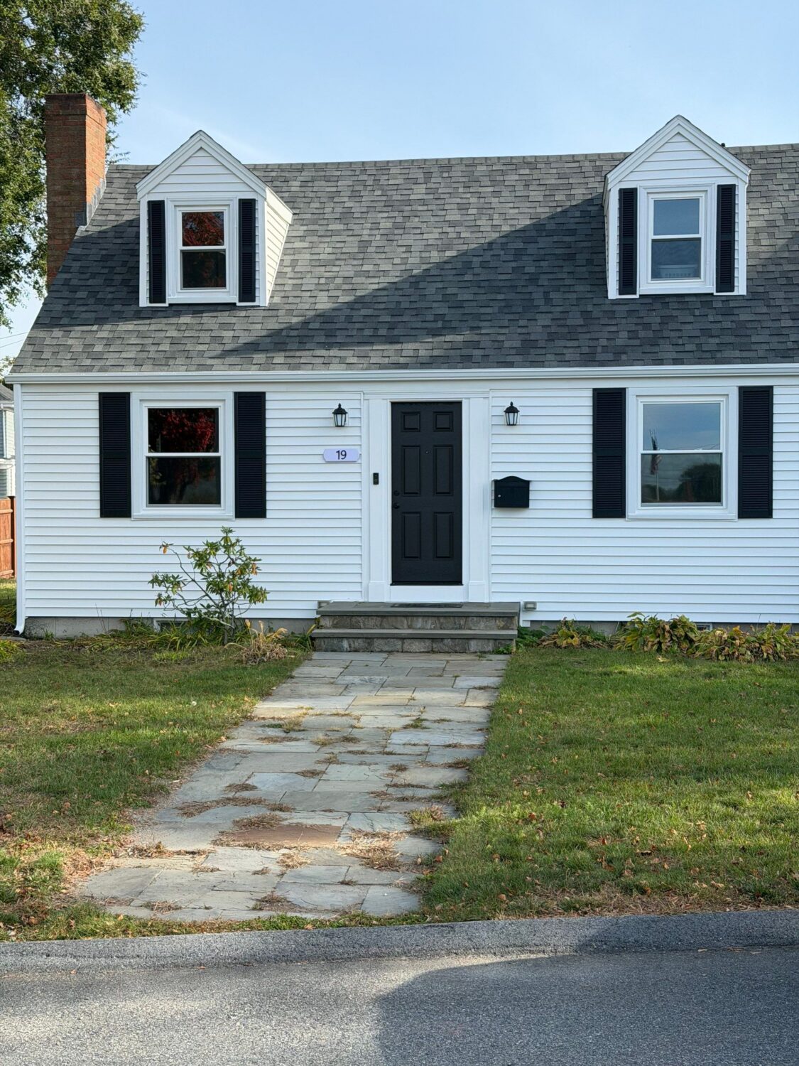 Beverly MA home with replacement windows installed after identifying signs your windows are failing.
